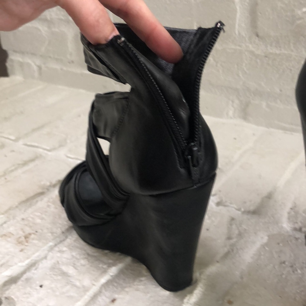Trouvé strappy black leather wedge sandal. Size 9 - Picture 3 of 7